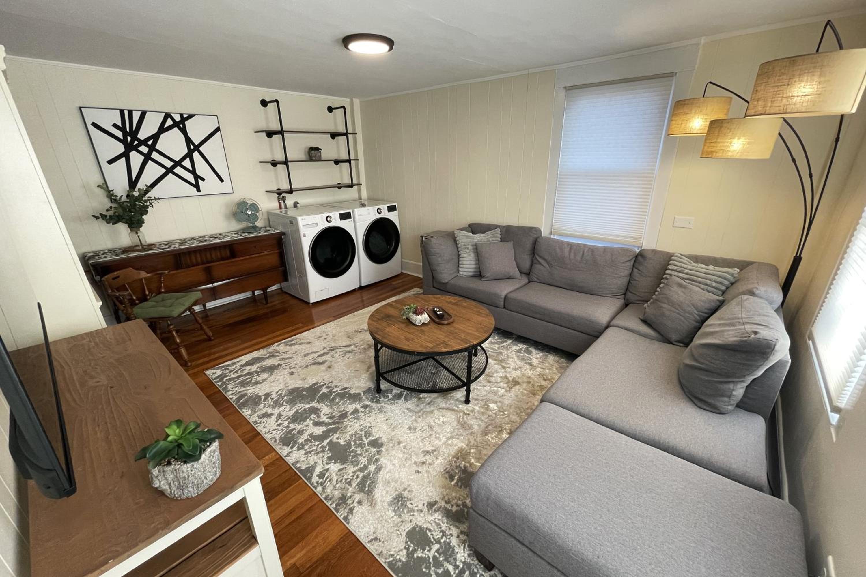 Large, Comfortable & Conveniently located Home, photo 43