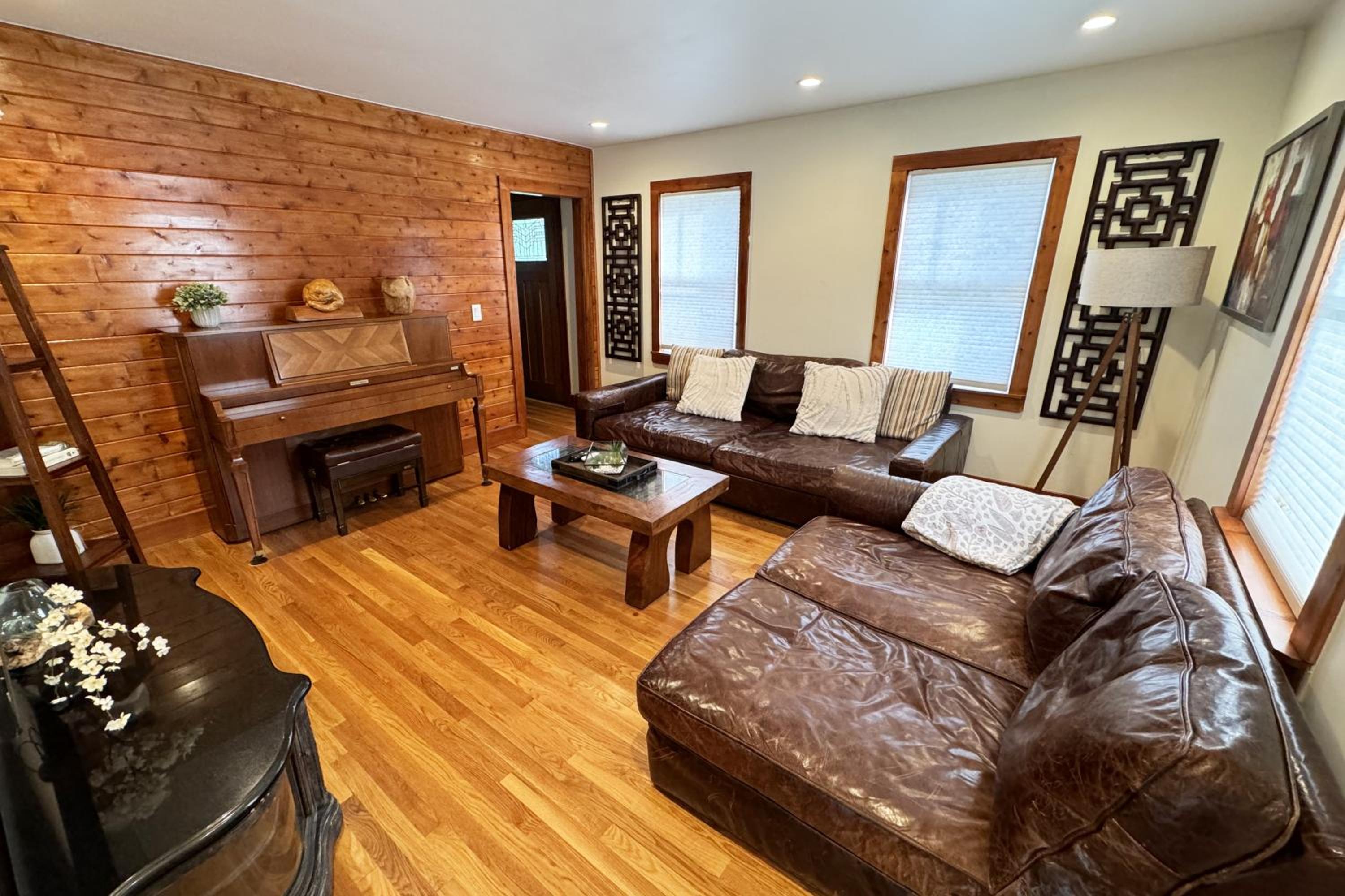 Large, Comfortable & Conveniently located Home, photo 29