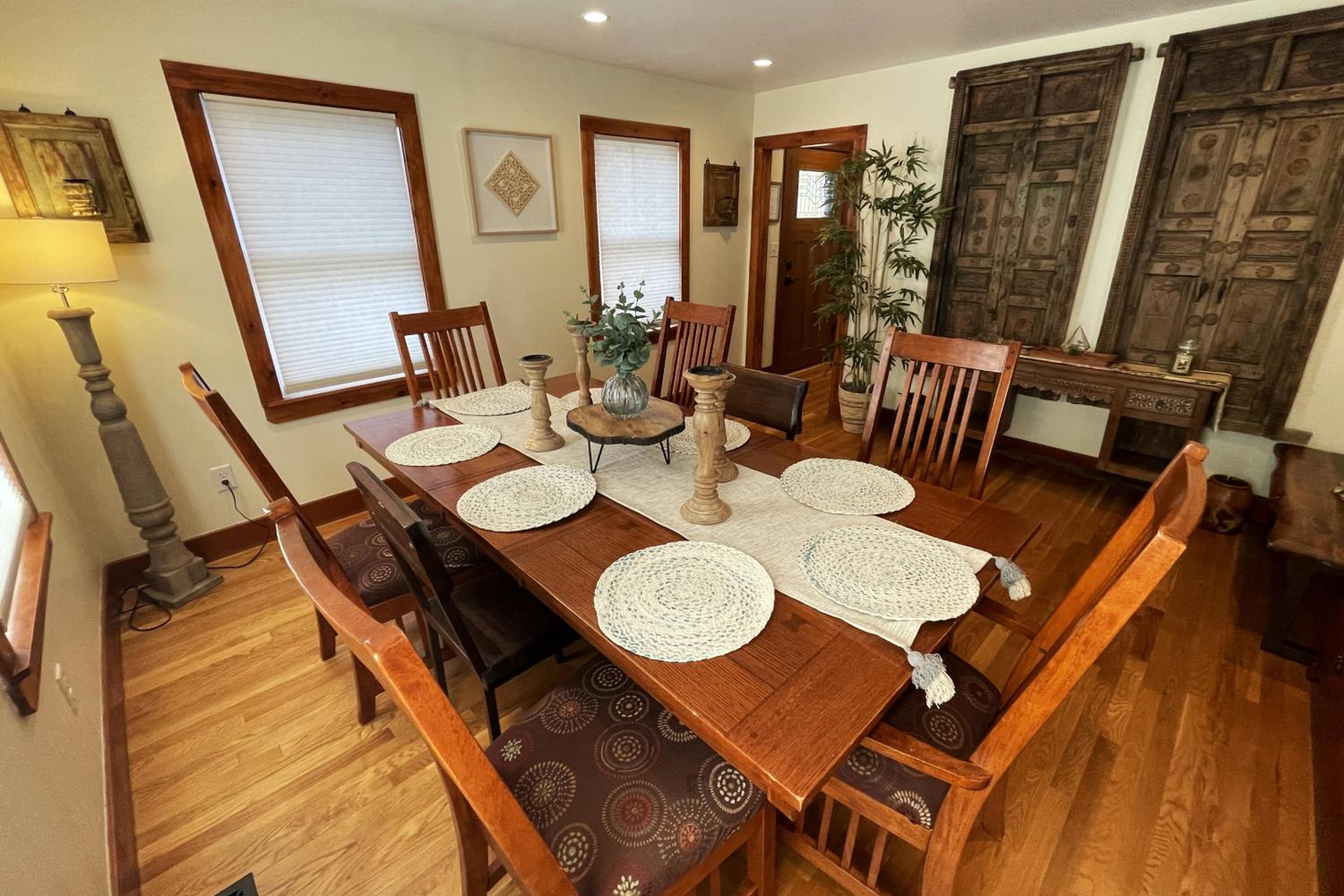 Large, Comfortable & Conveniently located Home, photo 24