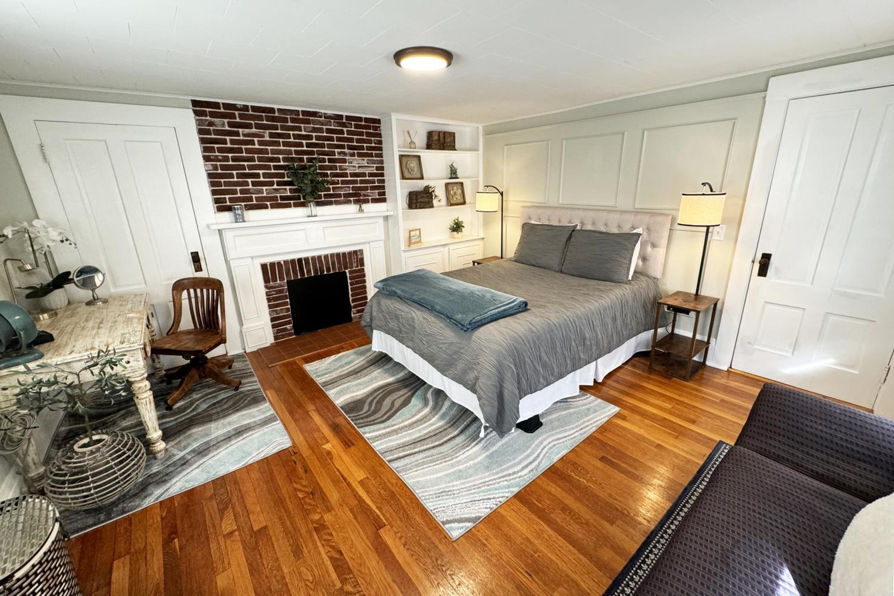 Large, Comfortable & Conveniently located Home, photo 44