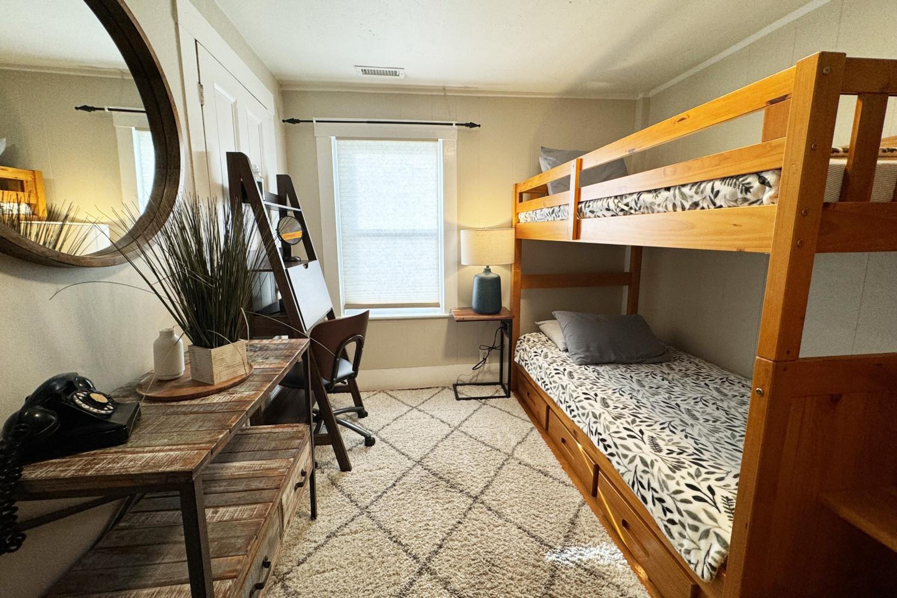 Large, Comfortable & Conveniently located Home, photo 30