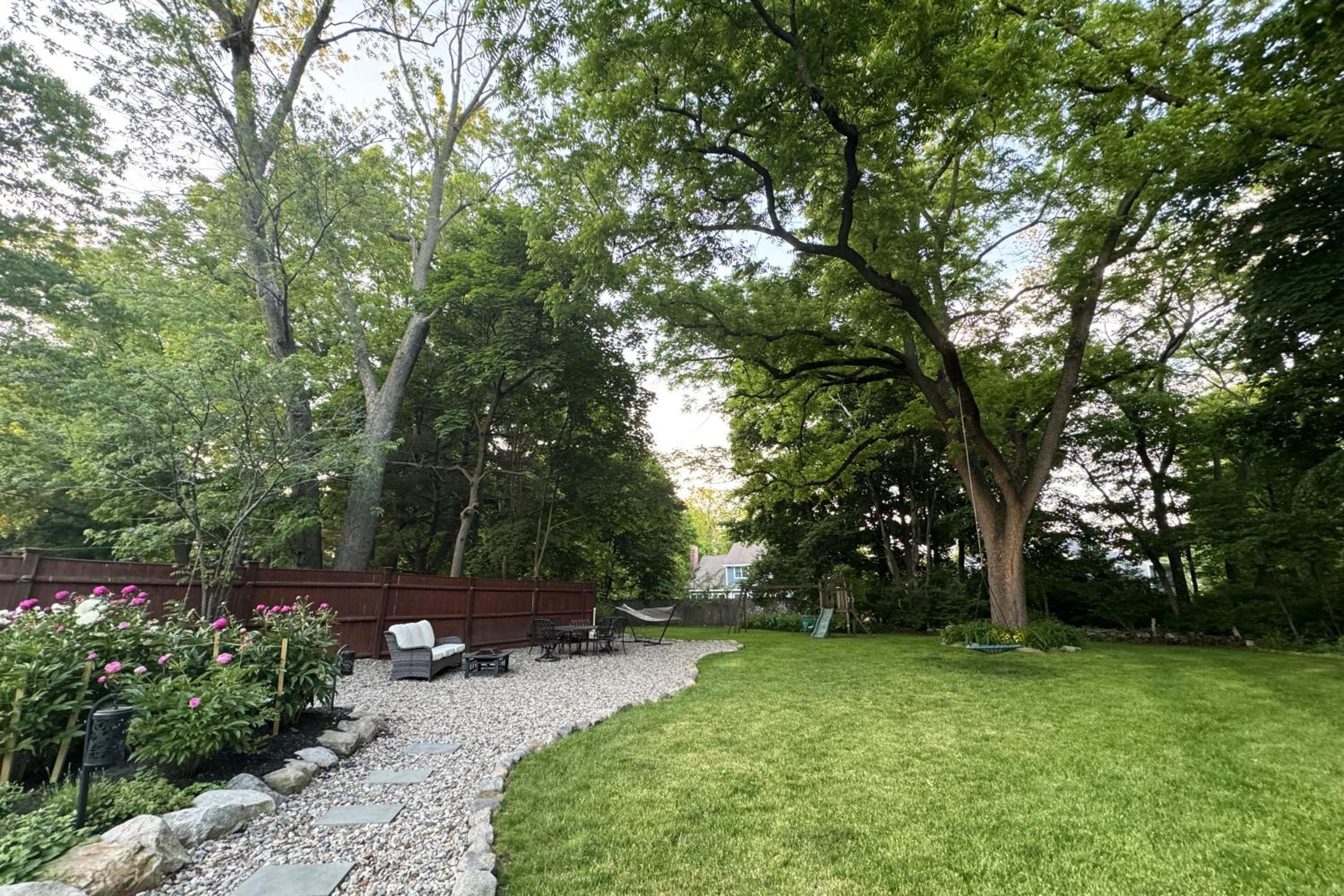 Large, Comfortable & Conveniently located Home, photo 12