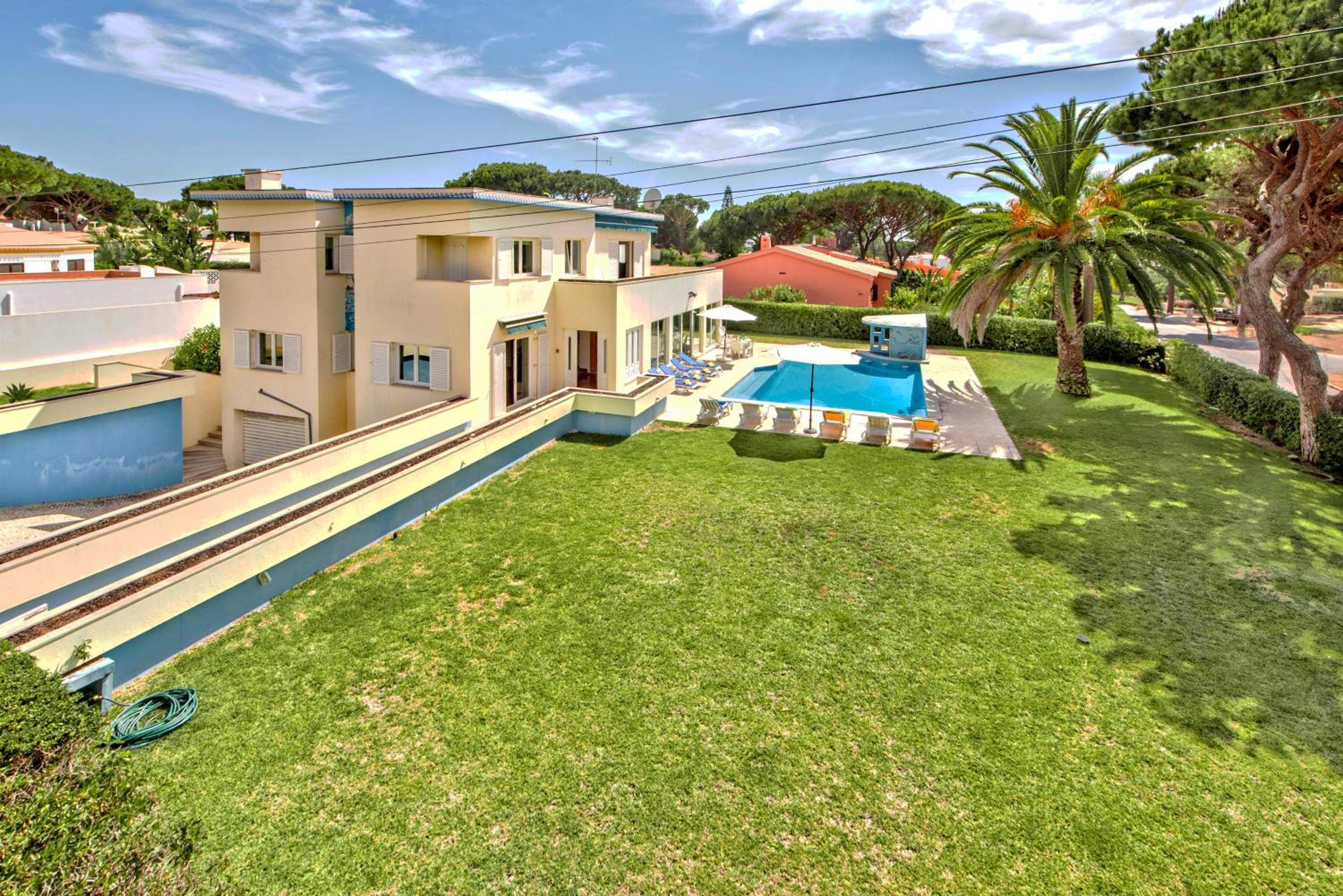 Large private pool viilla, close to amenites, free air conditioning and wifi view 3