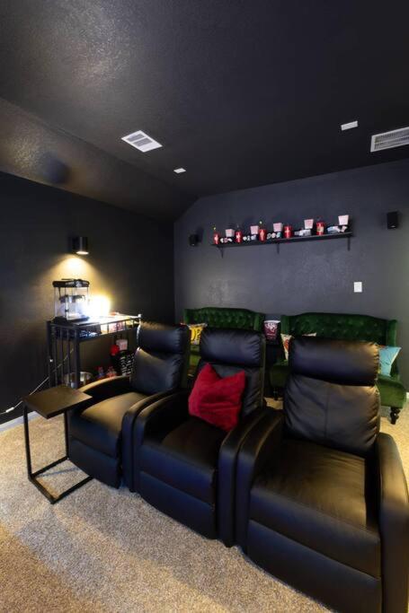 Hotel Game Day Central- 4 miles from Kyle Field - Image 1