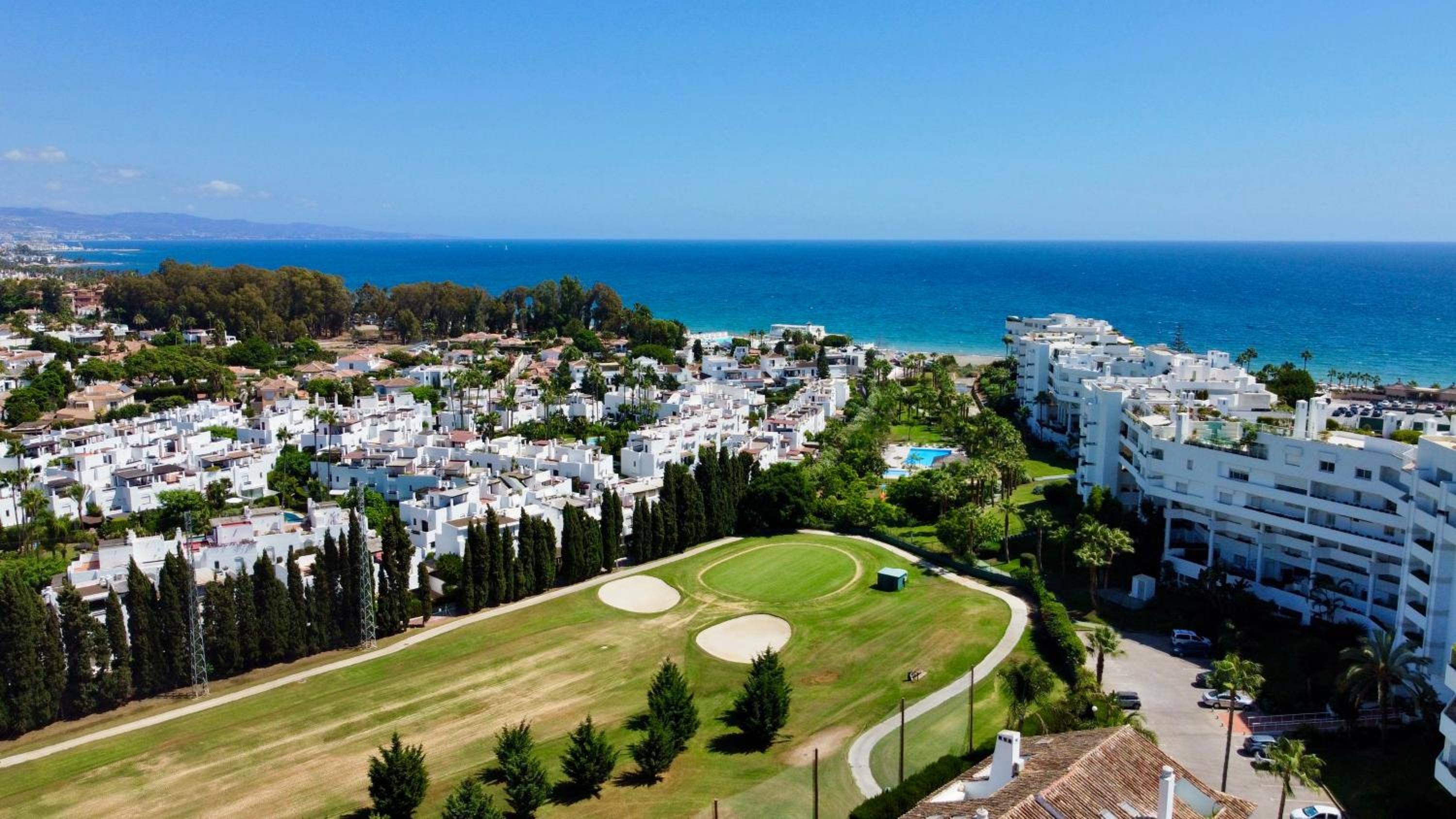 Sea and Mountain Views Penthouse in Guadalmina - EaW Homes view 5