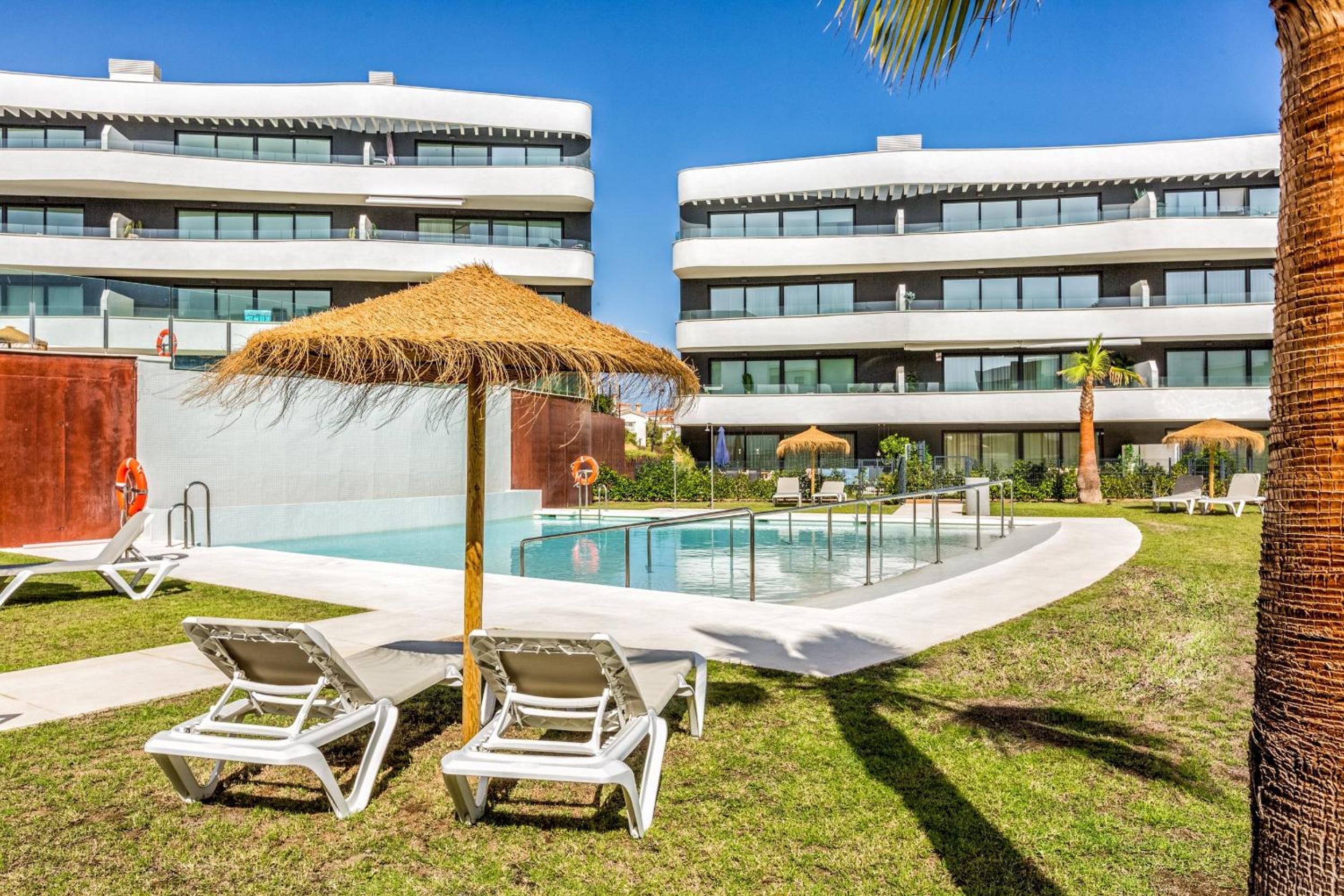 ViVi Homes - Higueron Premium Wellness, Sauna, Pool & Hot tub