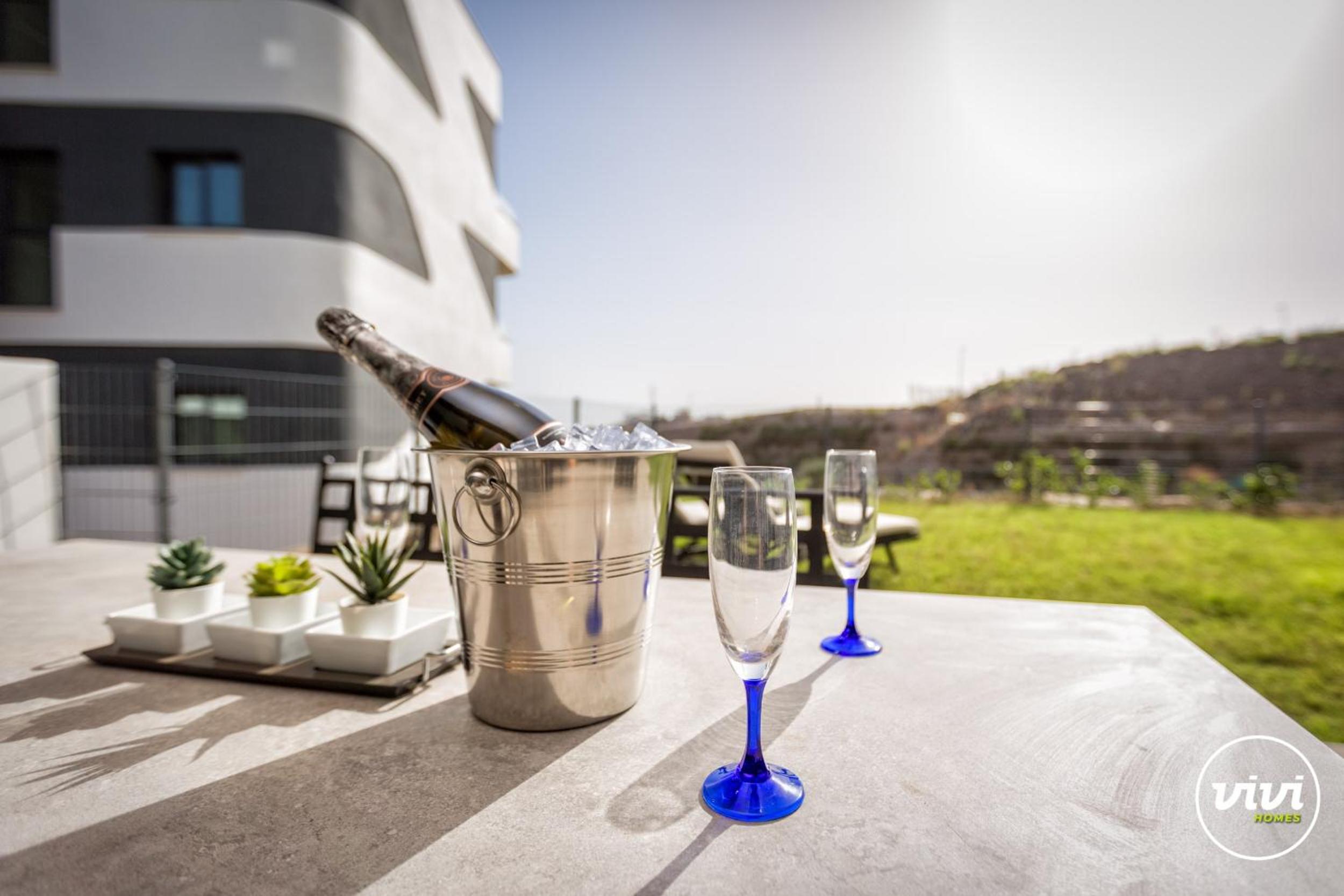 ViVi Homes - Higueron Premium Wellness, Sauna, Pool & Hot tub