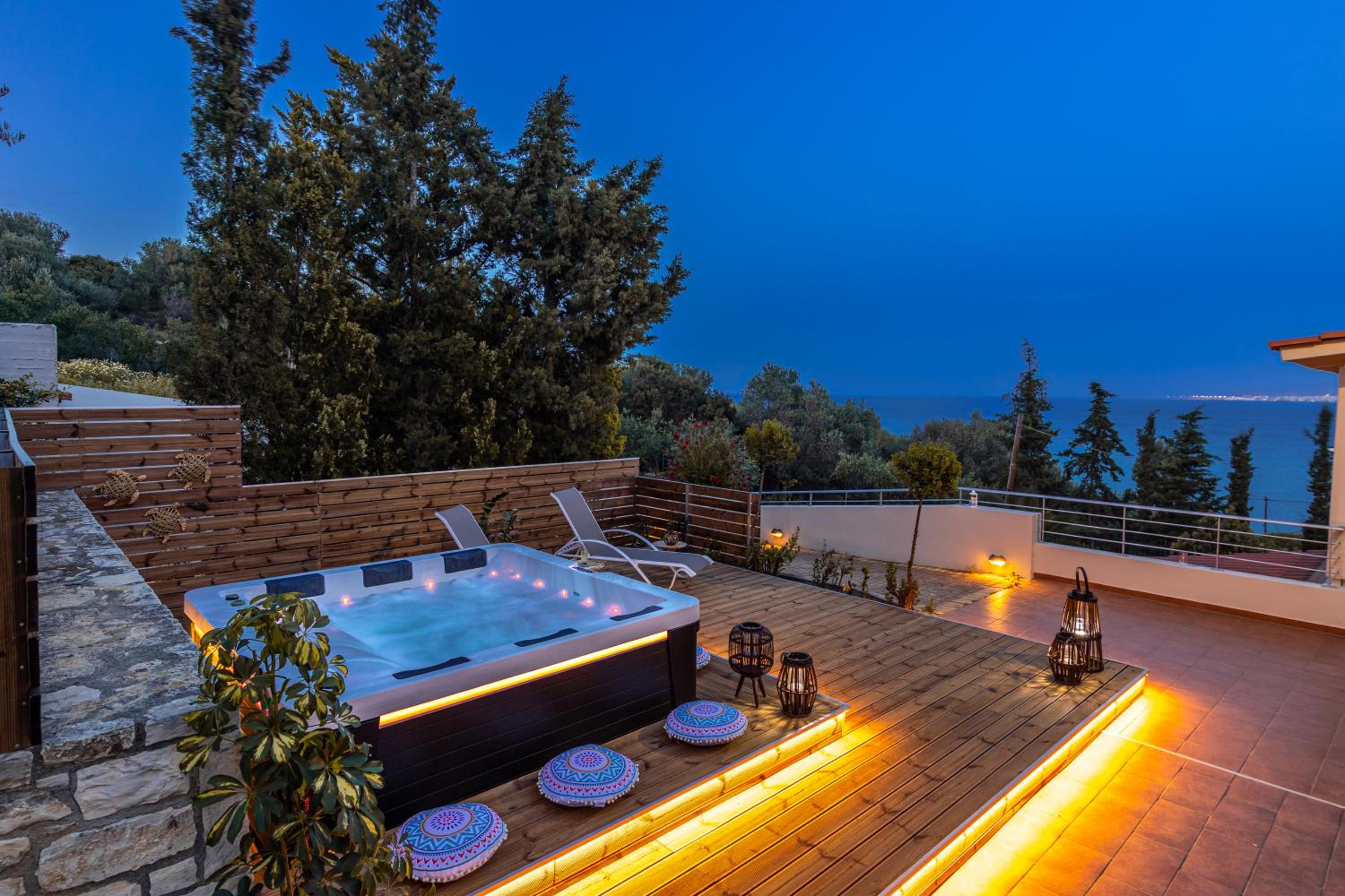 Albore ImBlue, Luxury Sea View Jacuzzi Retreat in Crete view 4