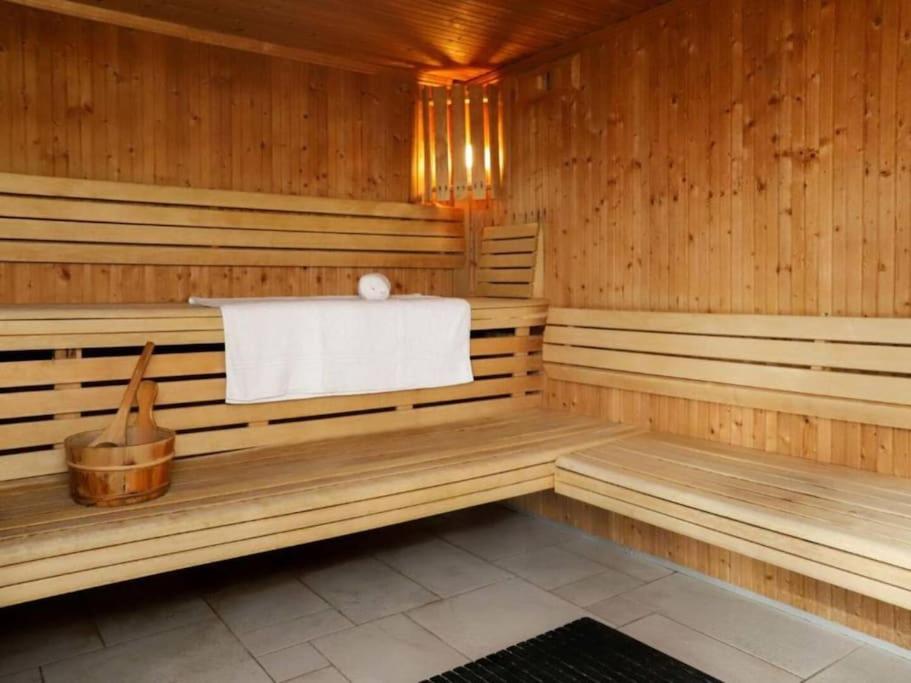 Domaine des Reines D14, 4-bedrooms with fabulous indoor pool