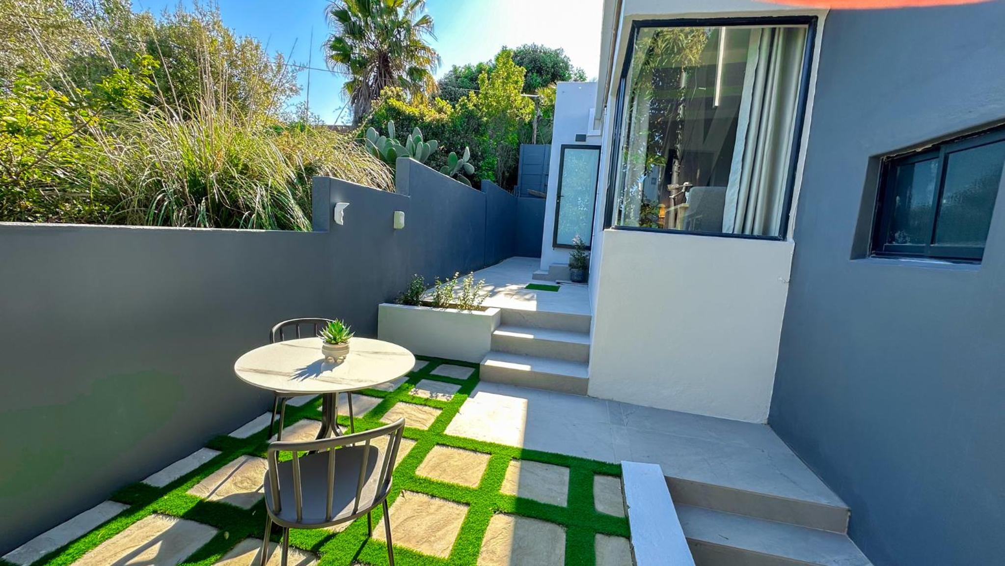 Somerset-West PRIME SPOT- Solar Powered! view 4