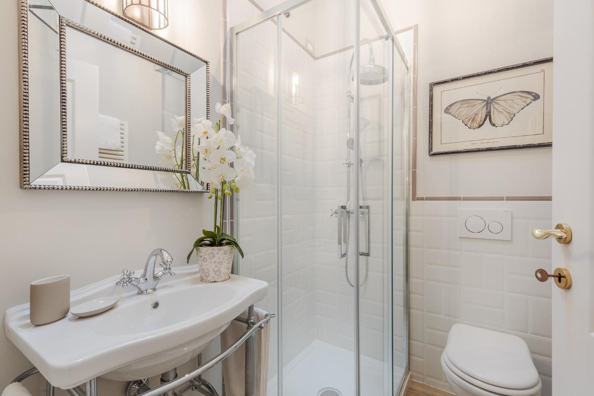 VILLA ASTI: Where Luxury Meets Limitless View