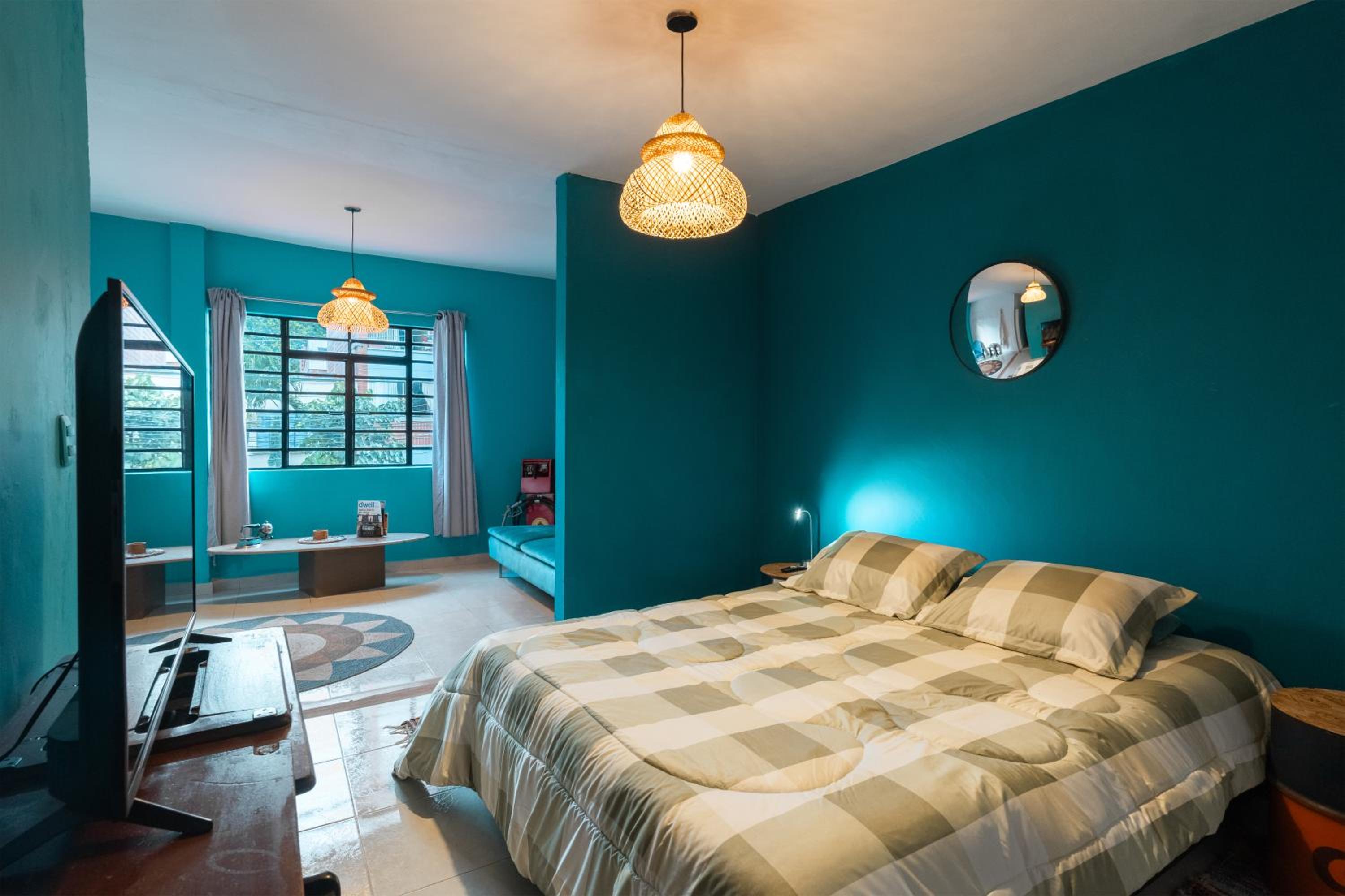 Central House in El Poblado surrounded by nature
