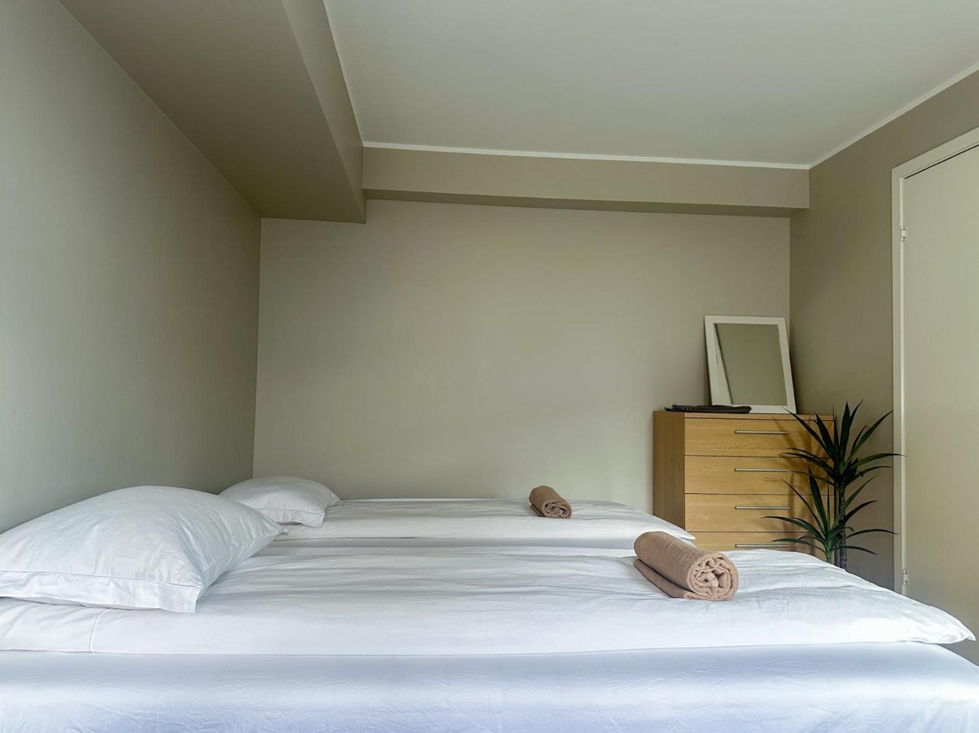 FREE parking. Central. Comfy beds. Quiet located. view 2