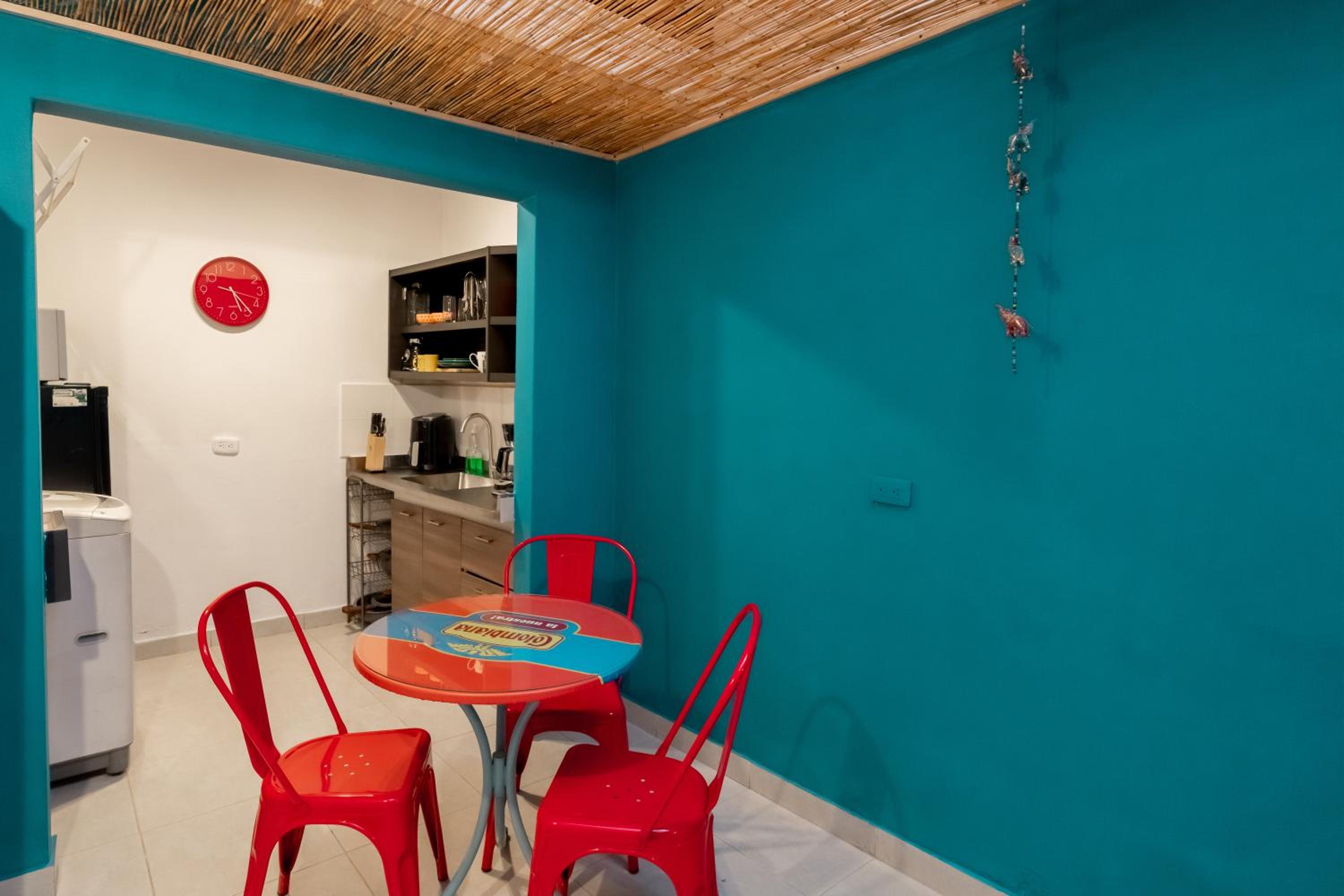 Central House in El Poblado surrounded by nature