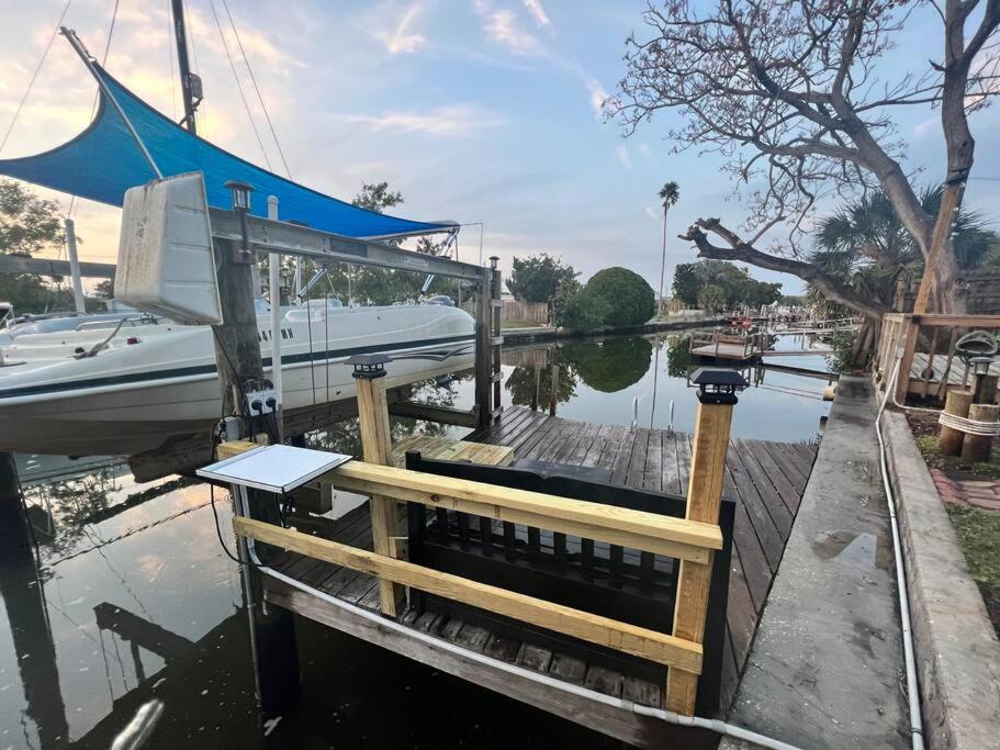 Waterfront home with direct Gulf access, El Logrado