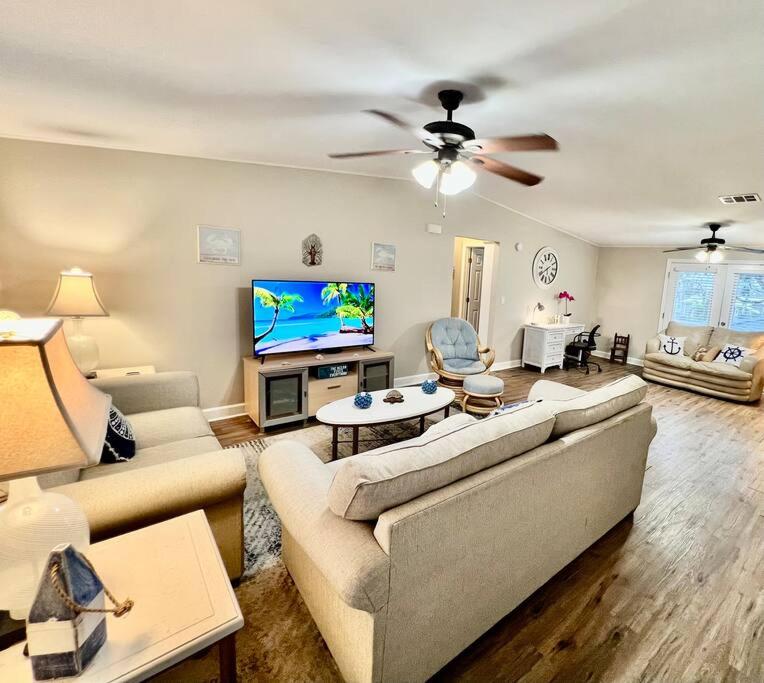 Waterfront home with direct Gulf access, El Logrado