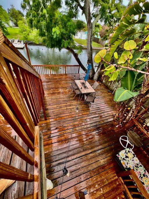 Waterfront home with direct Gulf access, El Logrado