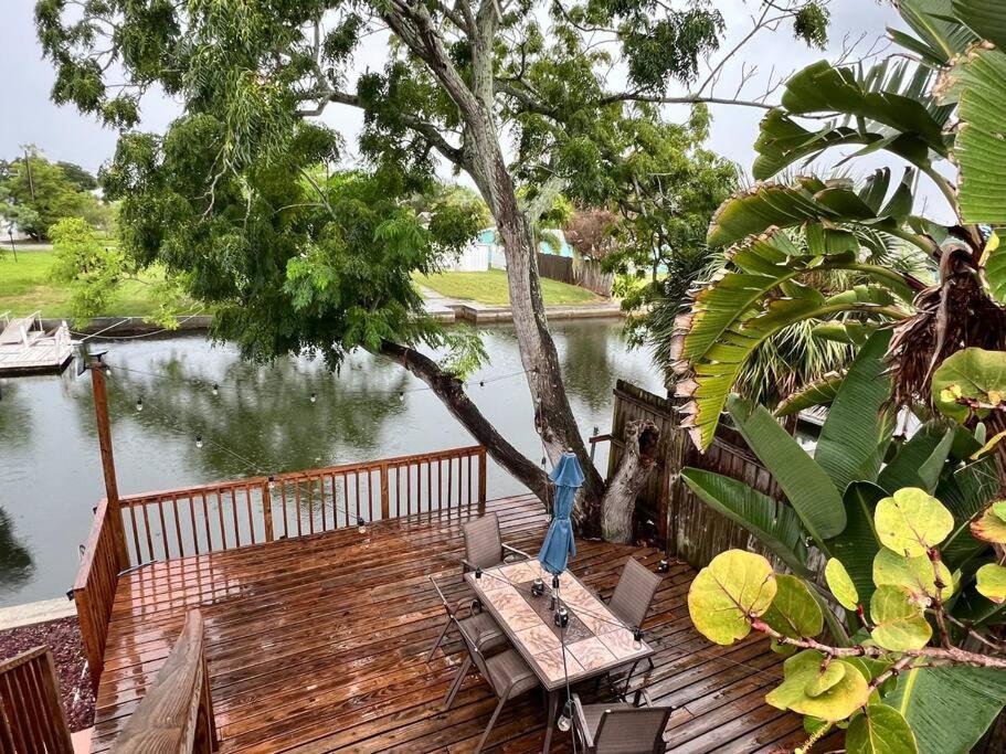 Waterfront home with direct Gulf access, El Logrado