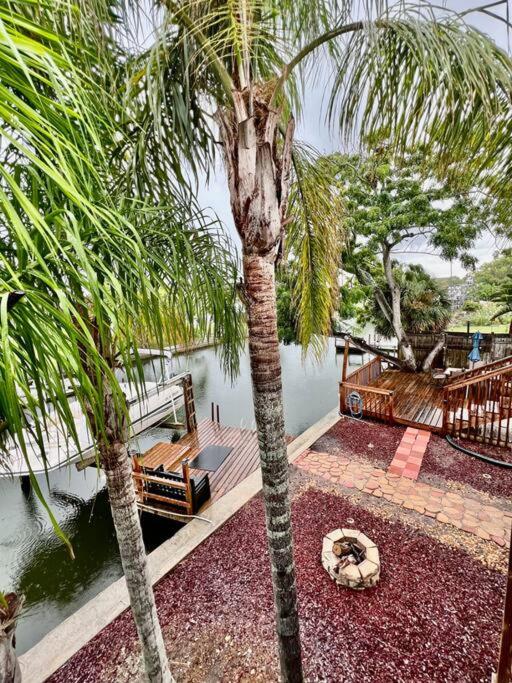 Waterfront home with direct Gulf access, El Logrado