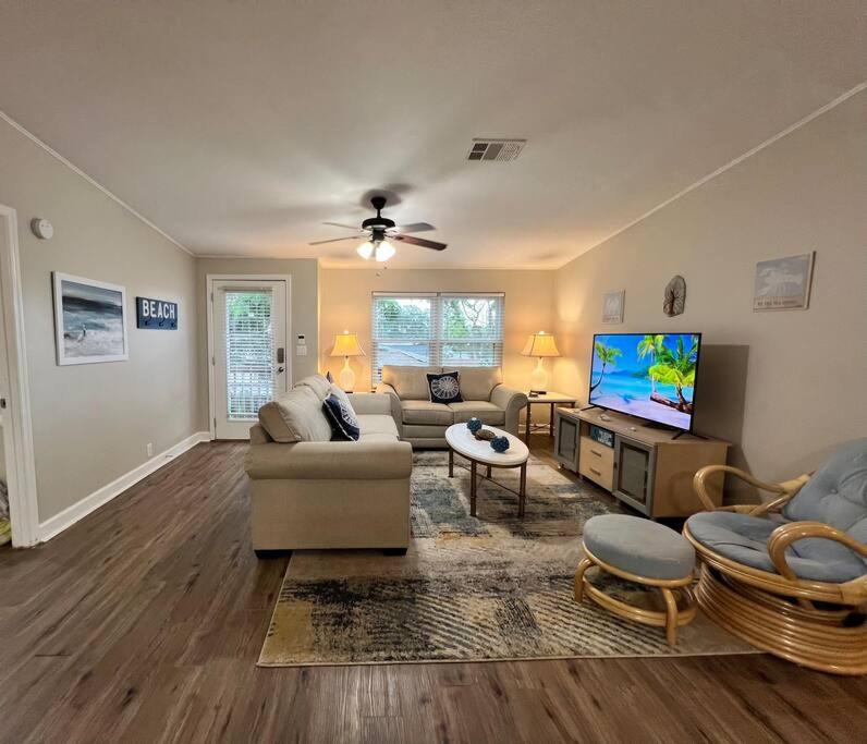 Waterfront home with direct Gulf access, El Logrado