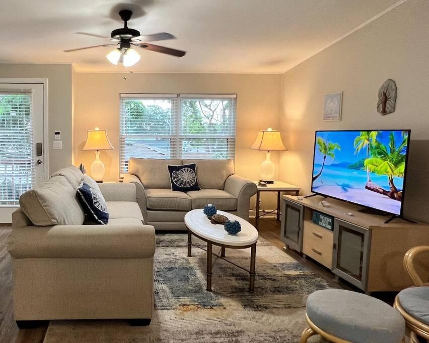 Waterfront home with direct Gulf access, El Logrado