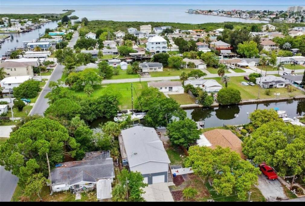 Waterfront home with direct Gulf access, El Logrado