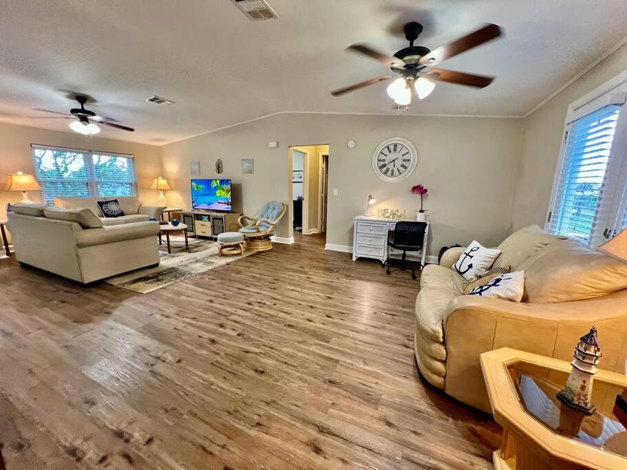 Waterfront home with direct Gulf access, El Logrado