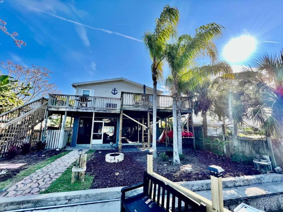 Waterfront home with direct Gulf access, El Logrado