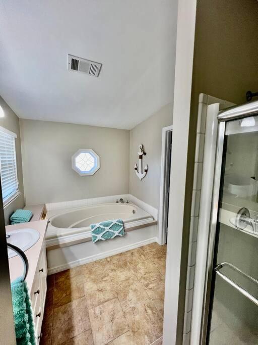 Waterfront home with direct Gulf access, El Logrado