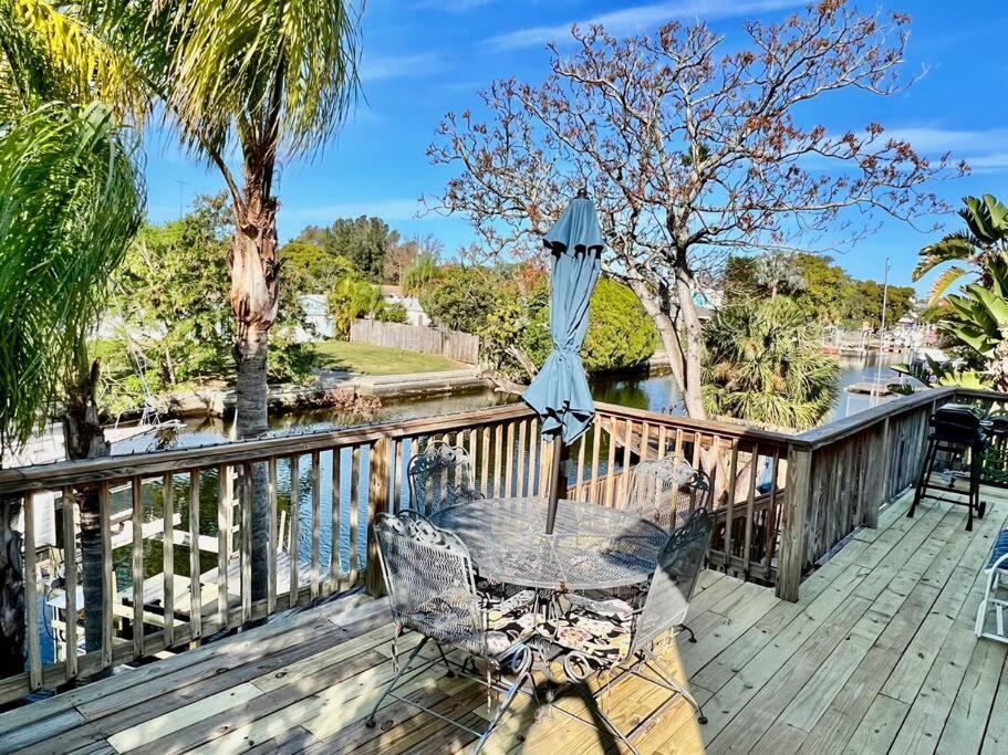Waterfront home with direct Gulf access, El Logrado