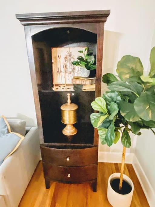 Albany Vacations - Historical Entertainer 3 Bedroom Townhouse AC PNW - Property Image 55