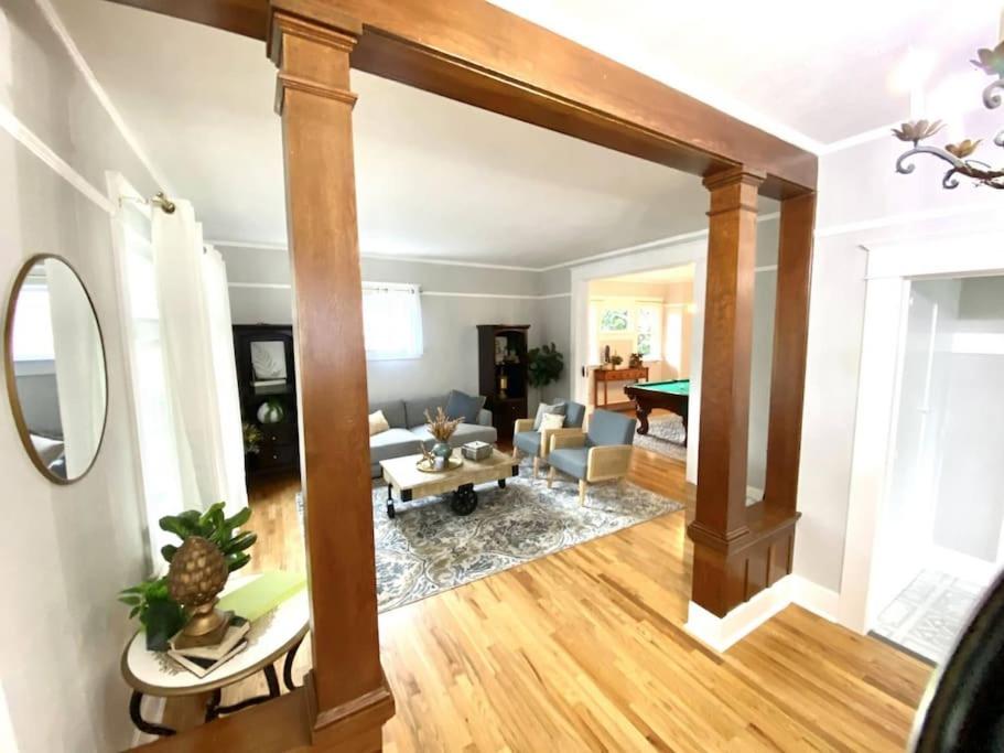 Albany Vacations - Historical Entertainer 3 Bedroom Townhouse AC PNW - Property Image 52