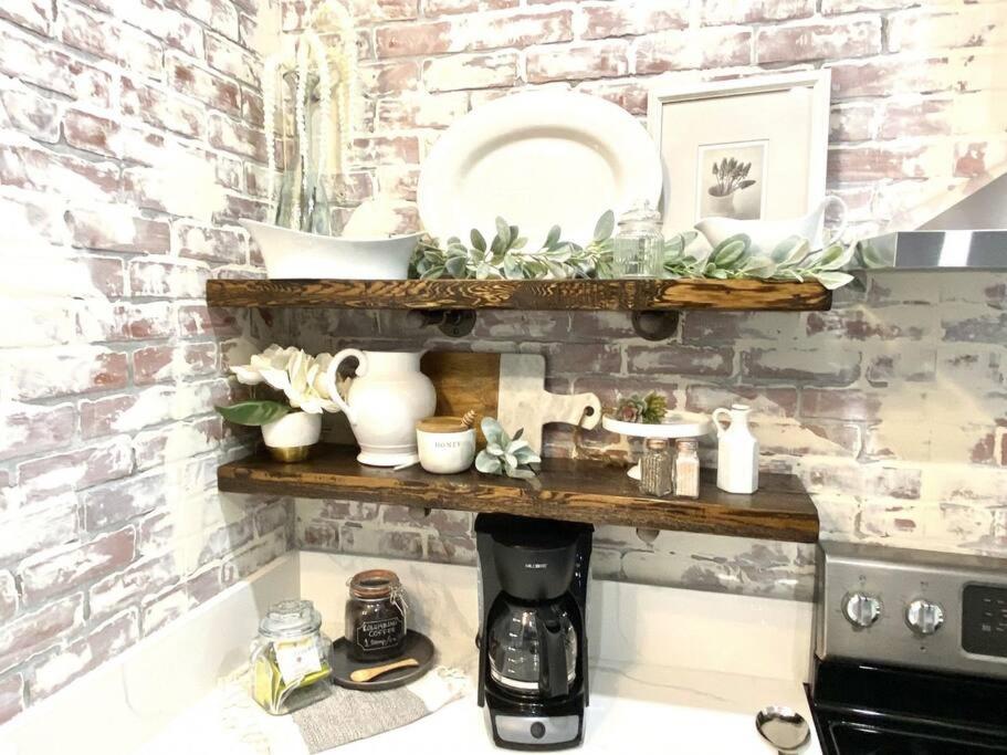 Albany Vacations - Historical Entertainer 3 Bedroom Townhouse AC PNW - Property Image 43