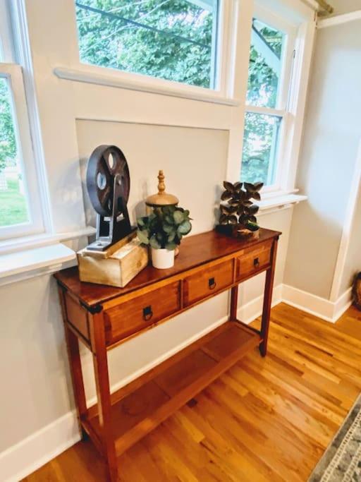 Albany Vacations - Historical Entertainer 3 Bedroom Townhouse AC PNW - Property Image 4