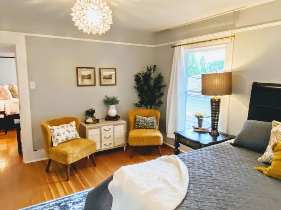 Albany Vacations - Historical Entertainer 3 Bedroom Townhouse AC PNW - Property Image 37