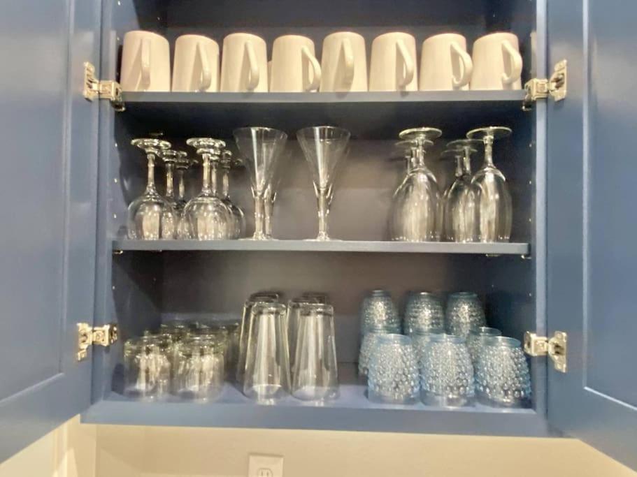 Albany Vacations - Historical Entertainer 3 Bedroom Townhouse AC PNW - Property Image 1