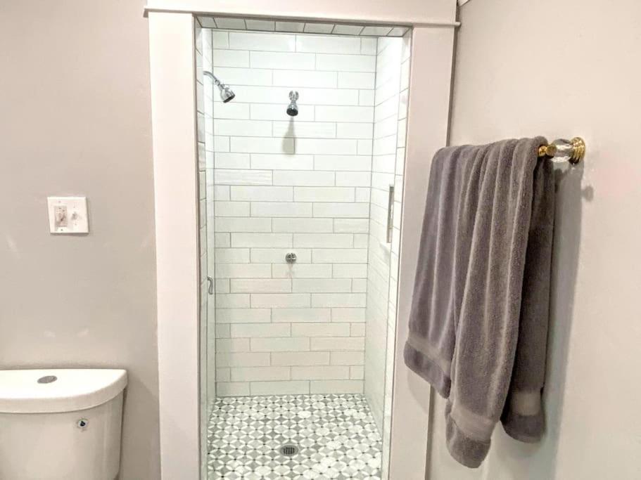 Albany Vacations - Historical Entertainer 3 Bedroom Townhouse AC PNW - Property Image 48