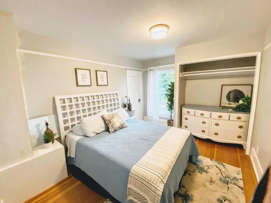 Albany Vacations - Historical Entertainer 3 Bedroom Townhouse AC PNW - Property Image 36