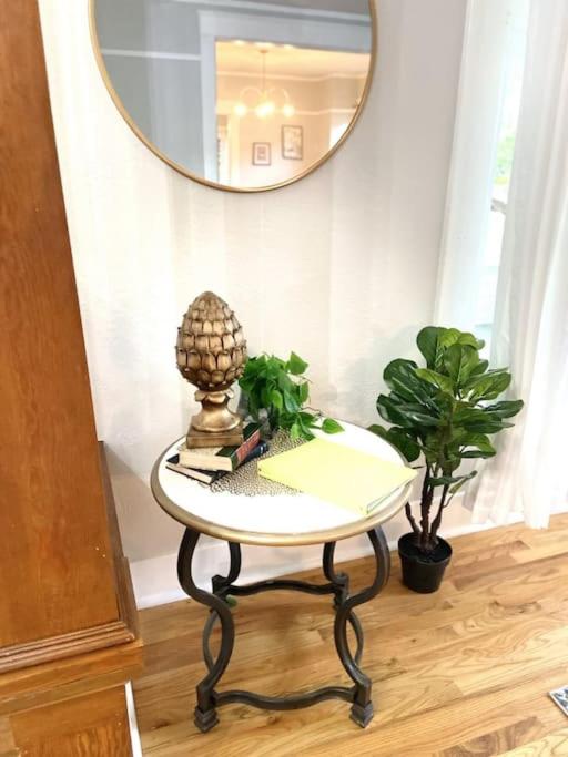 Albany Vacations - Historical Entertainer 3 Bedroom Townhouse AC PNW - Property Image 5