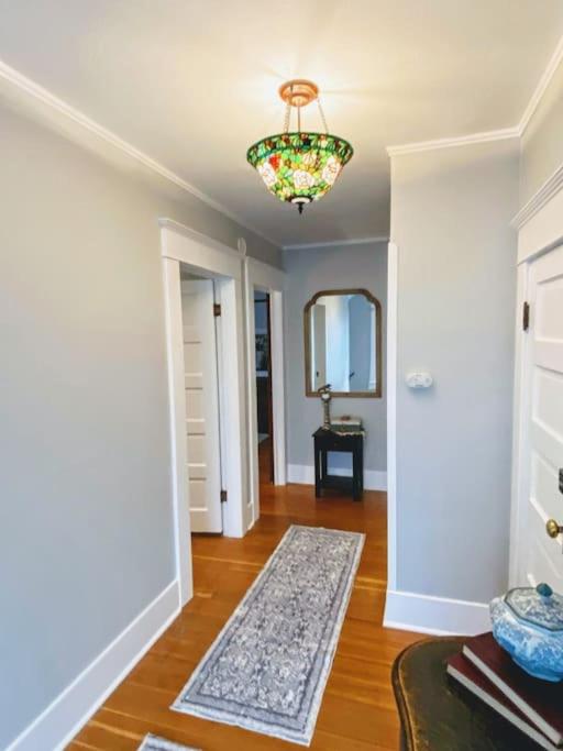 Albany Vacations - Historical Entertainer 3 Bedroom Townhouse AC PNW - Property Image 7