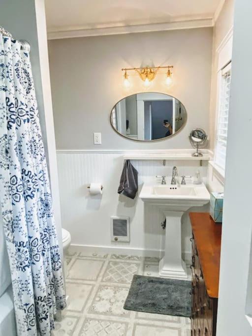 Albany Vacations - Historical Entertainer 3 Bedroom Townhouse AC PNW - Property Image 8