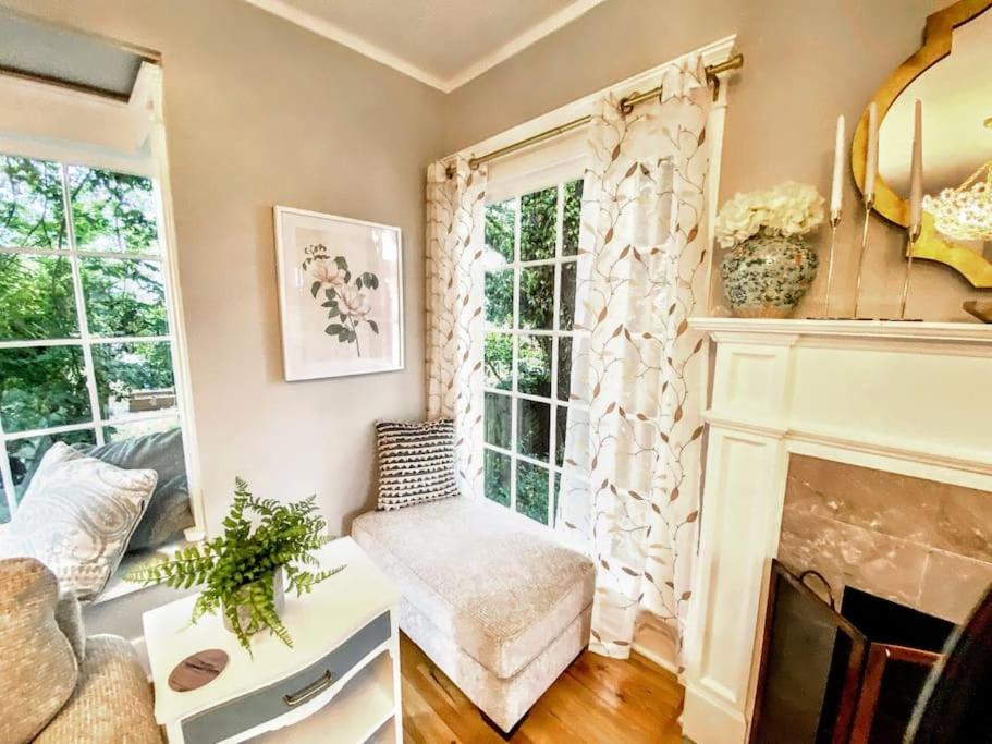 Albany Vacations - Historical Entertainer 3 Bedroom Townhouse AC PNW - Property Image 56