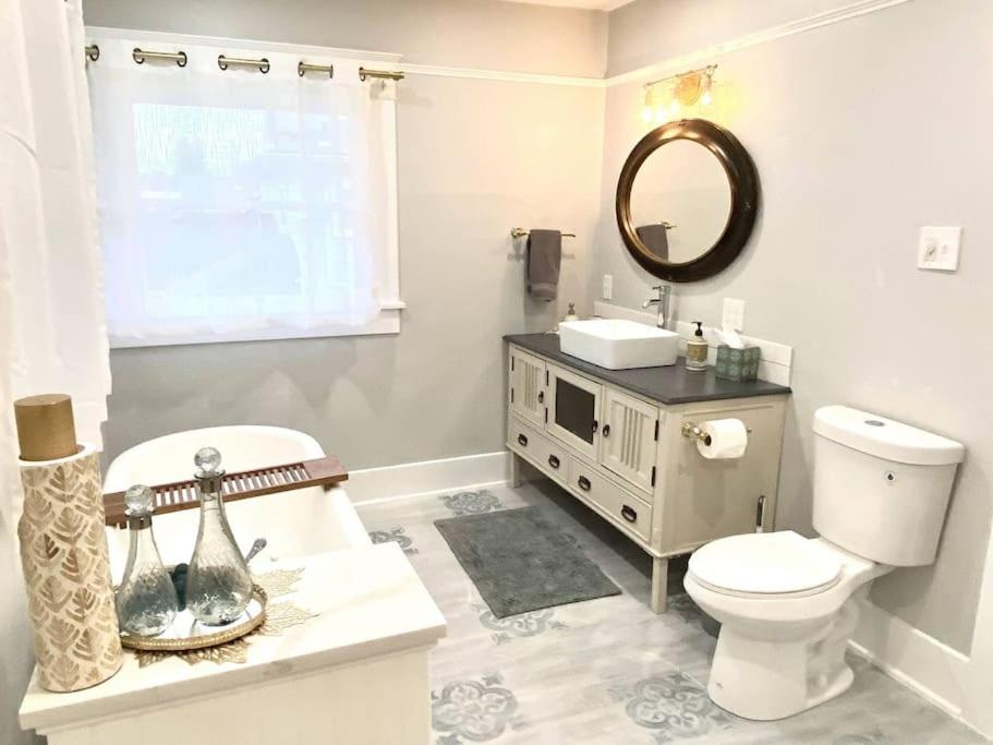 Albany Vacations - Historical Entertainer 3 Bedroom Townhouse AC PNW - Property Image 45