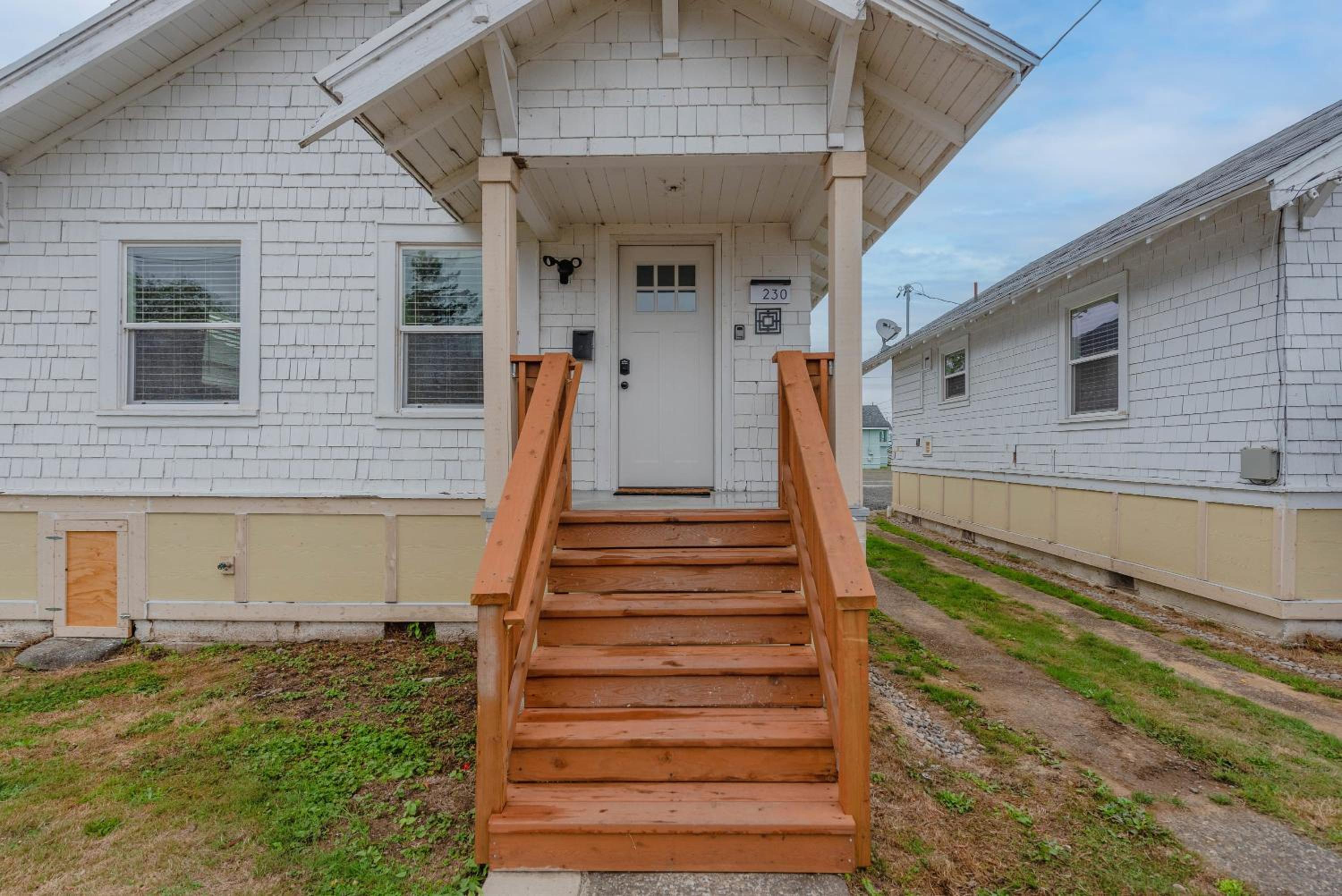 #StayinMyDistrict Zen Cottage Coos Bay view 3