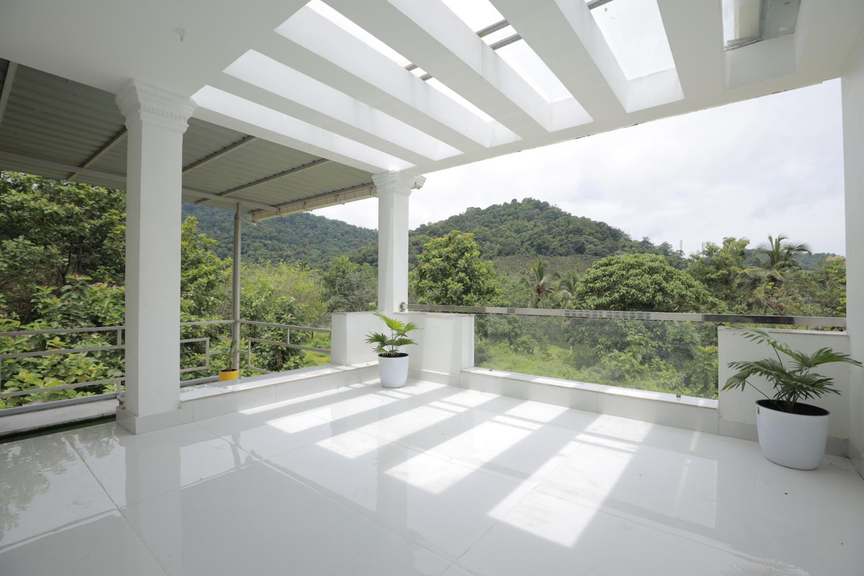 Lake N Hill Home stay view 2