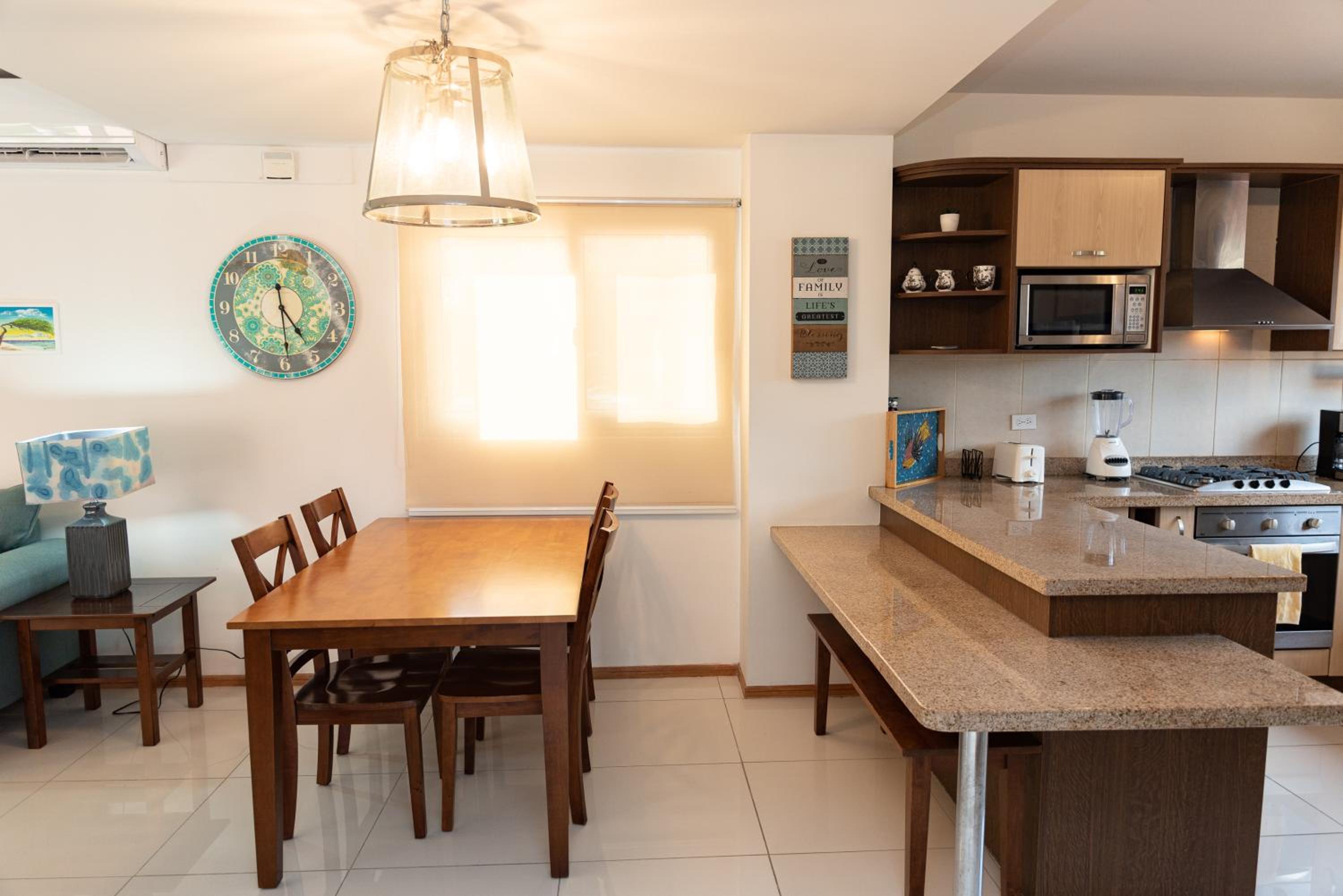 Cozy Condo just a short walk to Eagle Beach