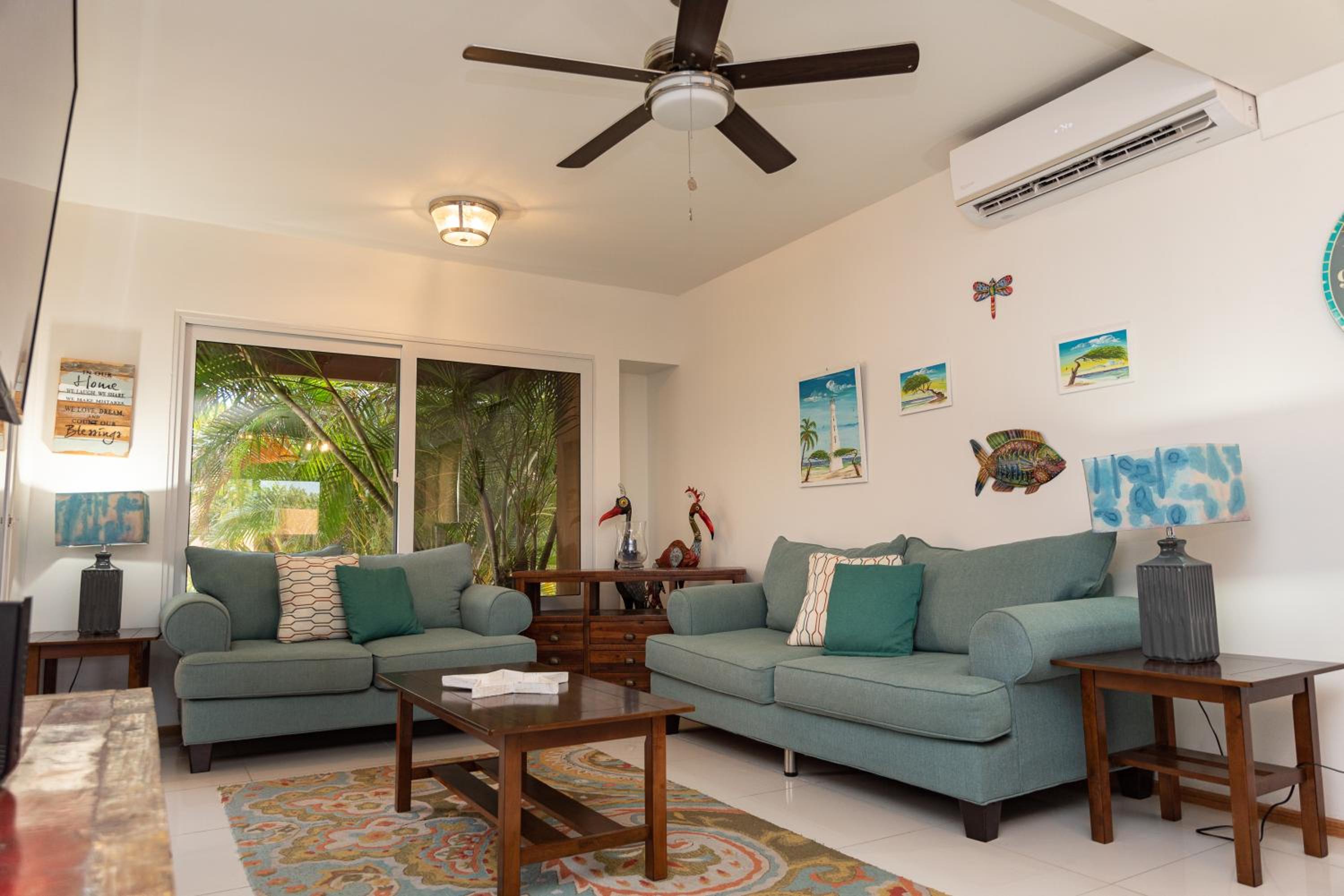 Cozy Condo just a short walk to Eagle Beach