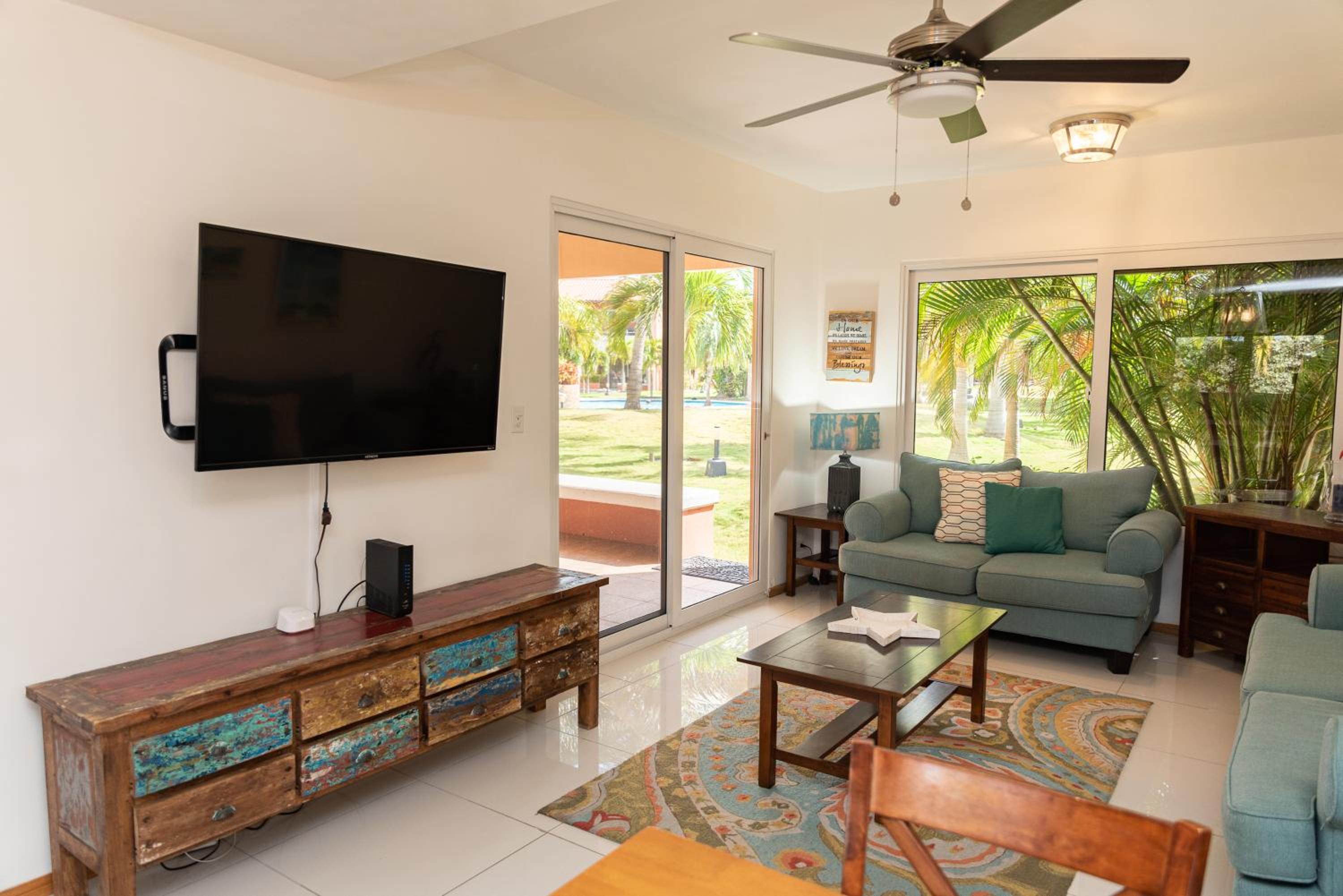 Cozy Condo just a short walk to Eagle Beach