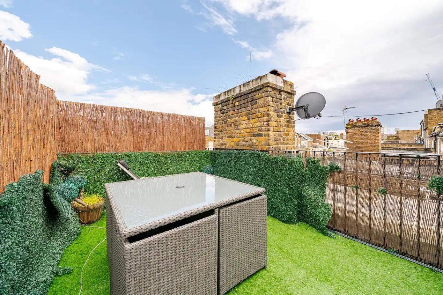 Luxurious & Modern 2 bedroom Notting Hill Townhouse