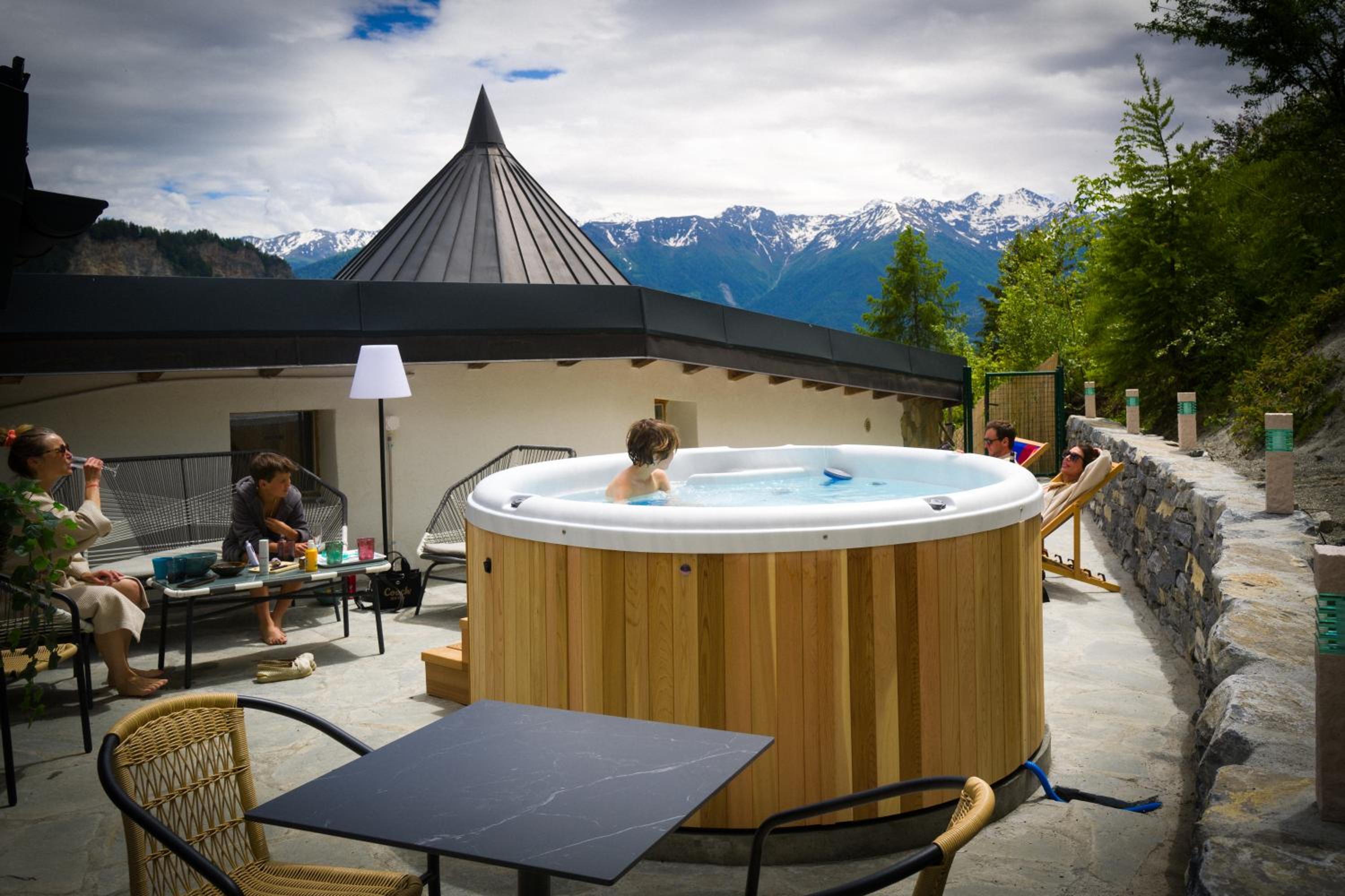 Chalet 4 Saisons with jacuzzi - Ovronnaz